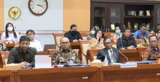 Mahfud-DPR Saling Gertak, Drama 8 Jam Rapat Rp349 T di Parlemen